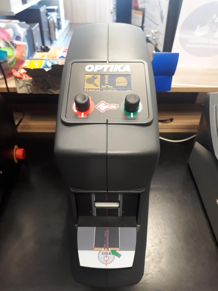 kopieren van een sleutel met ons optica machine slotenmaker Gasquet Izegem
